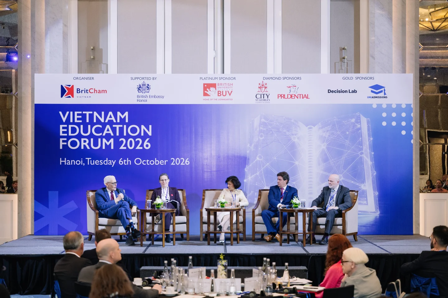Diễn đàn Giáo dục Việt Nam 2026 tại Hà Nội với phiên thảo luận của các chuyên gia, do BritCham tổ chức và BUV tài trợ bạch kim.