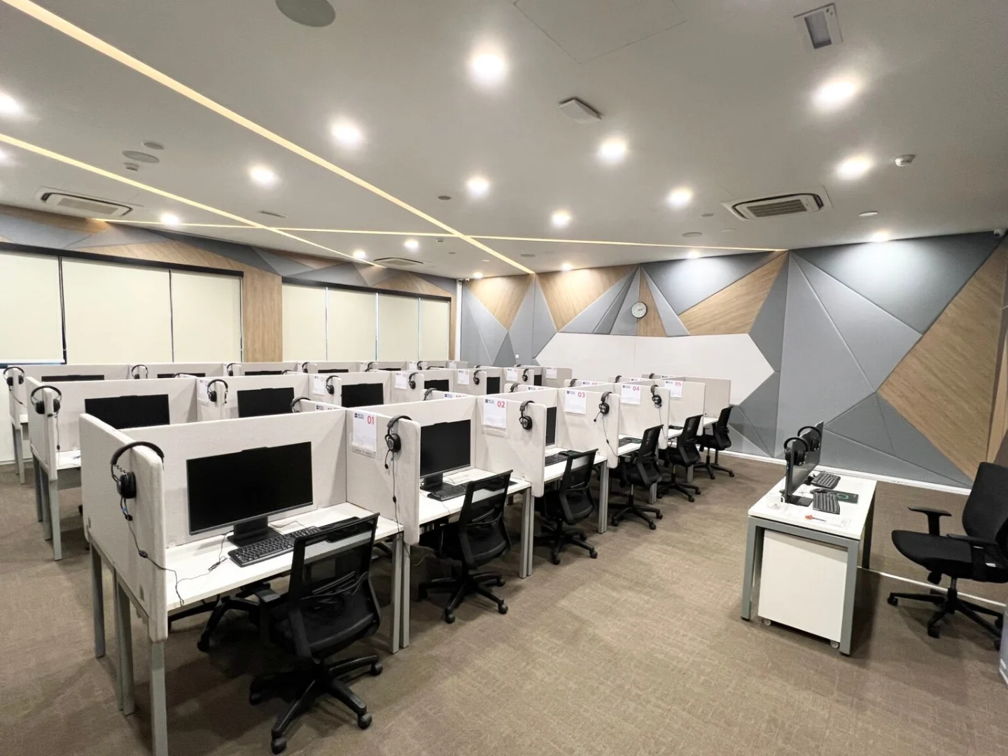 Overview of IELTS Listening, Reading, and Writing test room at BUV