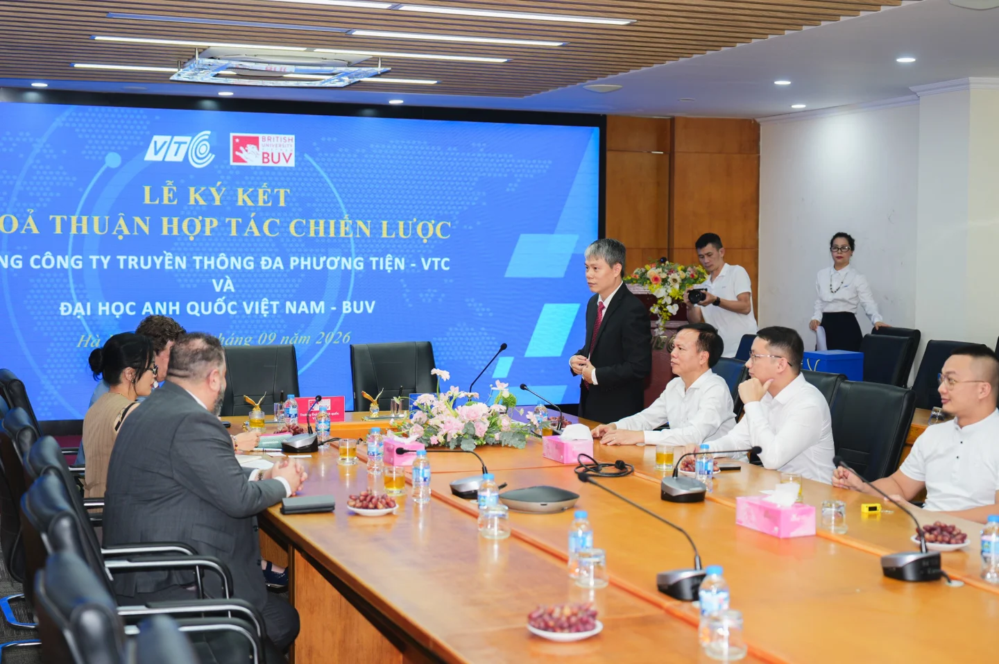 Đại học Anh Quốc Việt Nam (BUV) và VTC ký kết thỏa thuận hợp tác chiến lược tại buổi lễ.