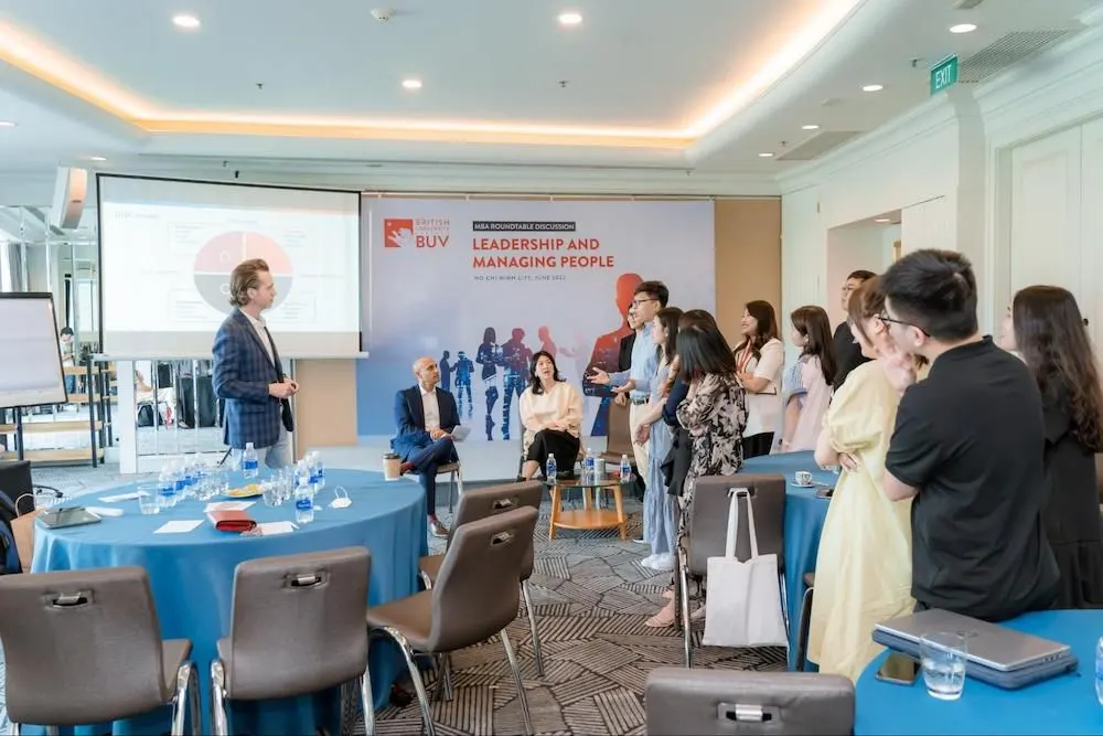 BUV thiết kế chương trình Thạc sĩ MBA linh hoạt, tạo điều kiện cho những học viên bận rộn tới lớp thường xuyên để trao đổi trực tiếp với giảng viên.