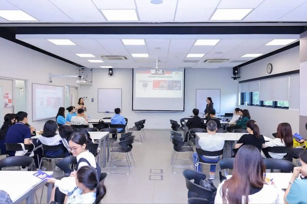 Chương trình Cử nhân Tài chính và Kinh tế là chương trình học tập song bằng với kiến thức bao quát trong hai lĩnh vực Kinh tế - Tài chính