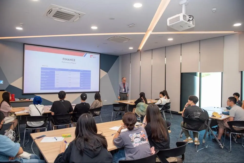 Chương trình đào tạo Quản trị Kinh doanh quốc tế tại BUV cung cấp những kiến thức kinh doanh thực tiễn cho sinh viên ngay từ trong thời gian học tập.