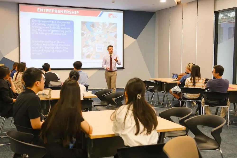 Theo học chương trình MBA tại BUV, học viên được trải nghiệm môi trường học tập chuẩn quốc tế từ giáo trình, giảng viên tới cơ sở vật chất hiện đại.