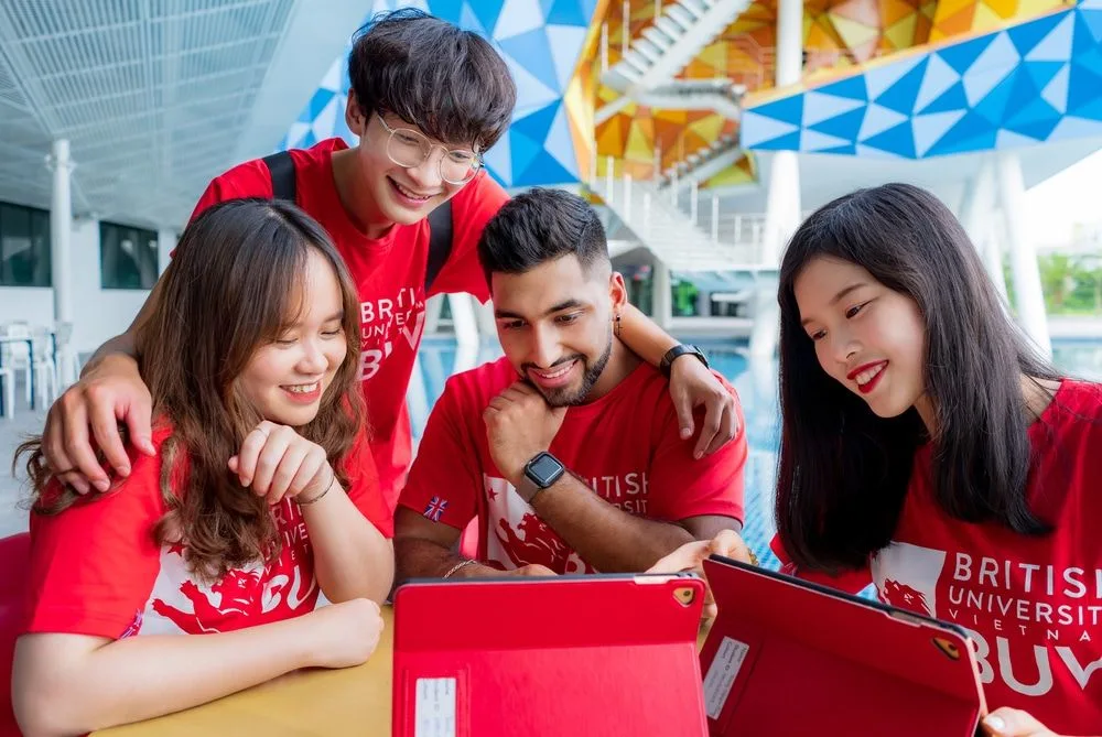 Cơ hội phát triển trong phạm vi quốc tế giúp sinh viên học Digital Marketing học hỏi nhiều điều và khám phá được giới hạn của bản thân