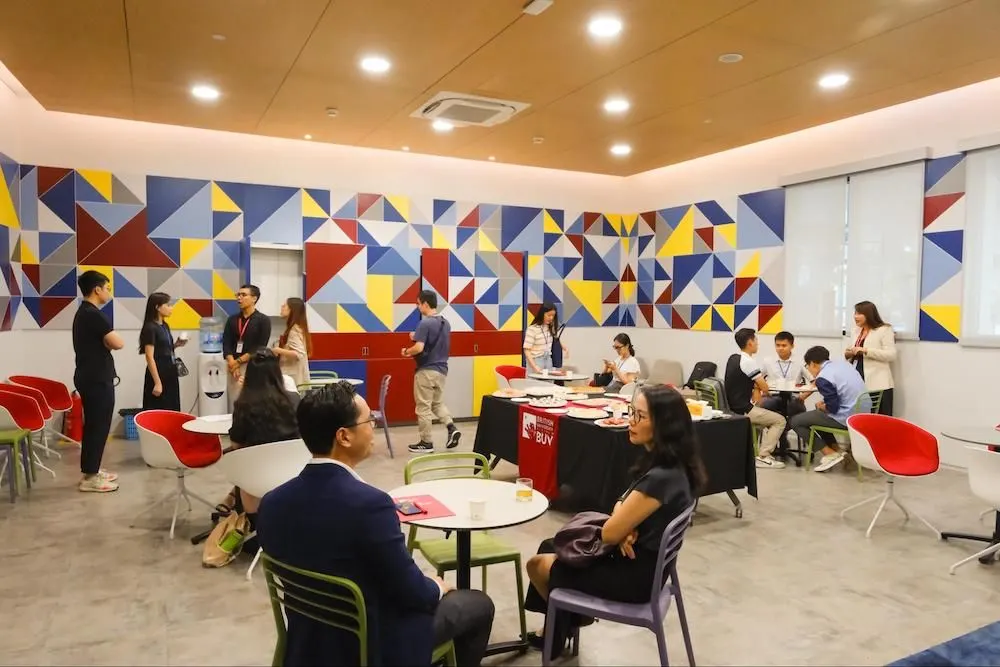 Khi học tập tại BUV, học viên MBA sẽ có cơ hội làm quen, trao đổi với nhiều quản lý cấp cao ở nhiều doanh nghiệp hoặc bạn leader trẻ tuổi tài năng.