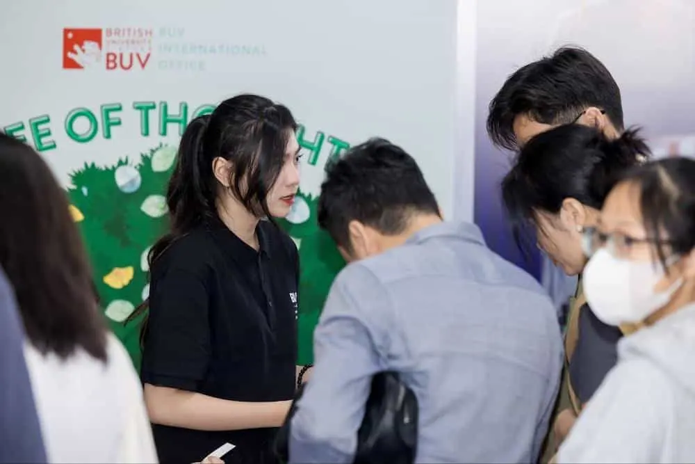 Kỹ năng giao tiếp và thuyết trình là một trong những kỹ năng mềm quan trọng cần có của sinh viên tốt nghiệp chương trình Digital Marketing