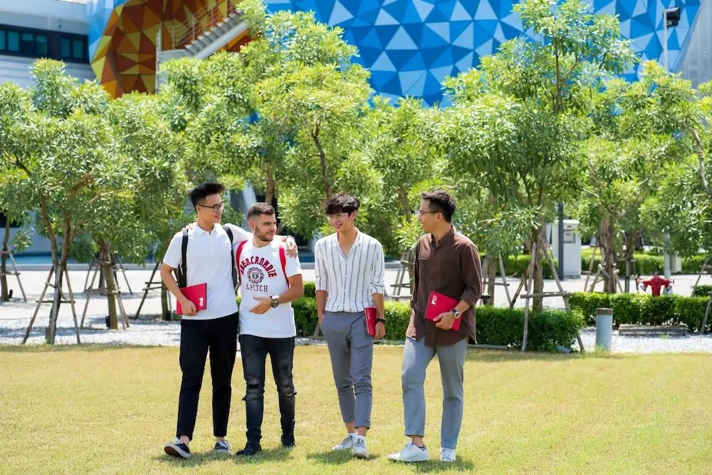 Người học Quản trị kinh doanh làm Marketing vừa có lợi thế vừa có bất lợi.