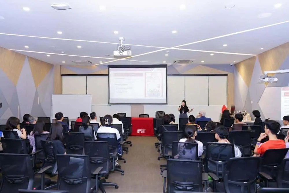 Nguồn thu nhập triển vọng khi tốt nghiệp Tài chính Quốc tế là một lợi ích lớn mà ngành học đem lại