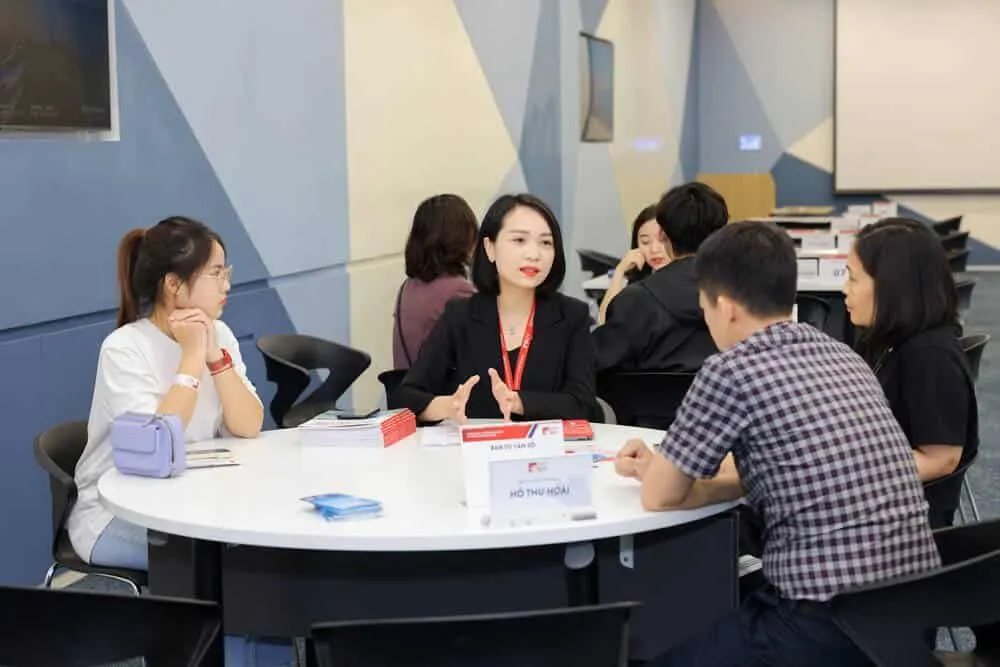 Tốt nghiệp chuyên ngành Tài chính Quốc tế, sinh viên có cơ hội làm việc tại các ngân hàng nhà nước, ngân hàng thương mại hoặc phòng ban tài chính trong doanh nghiệp