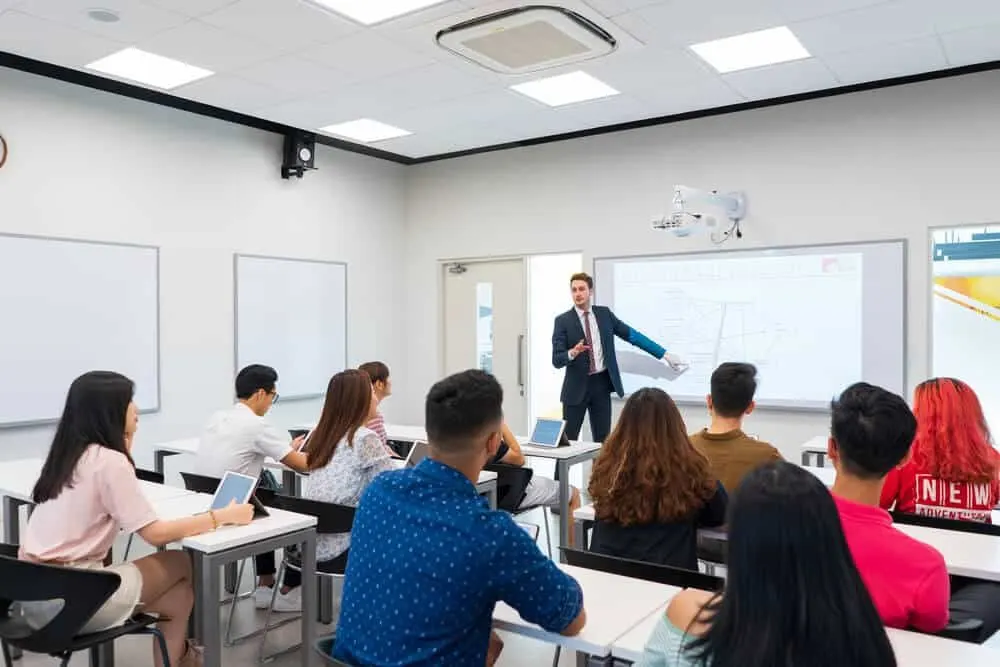 Sinh viên được phép lựa chọn một số môn học trong chương trình đào tạo