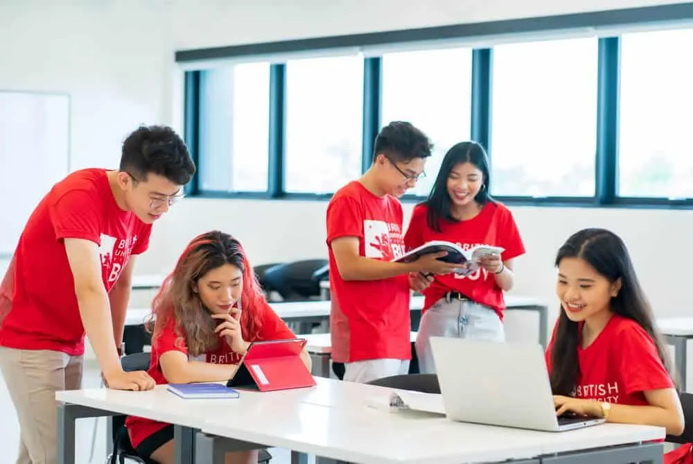 Sinh viên ngành Tài chính Ngân hàng phải đối mặt với nhiều kiến thức chuyên môn cũng như cần biết cách ứng dụng các kiến thức vào thực tiễn.