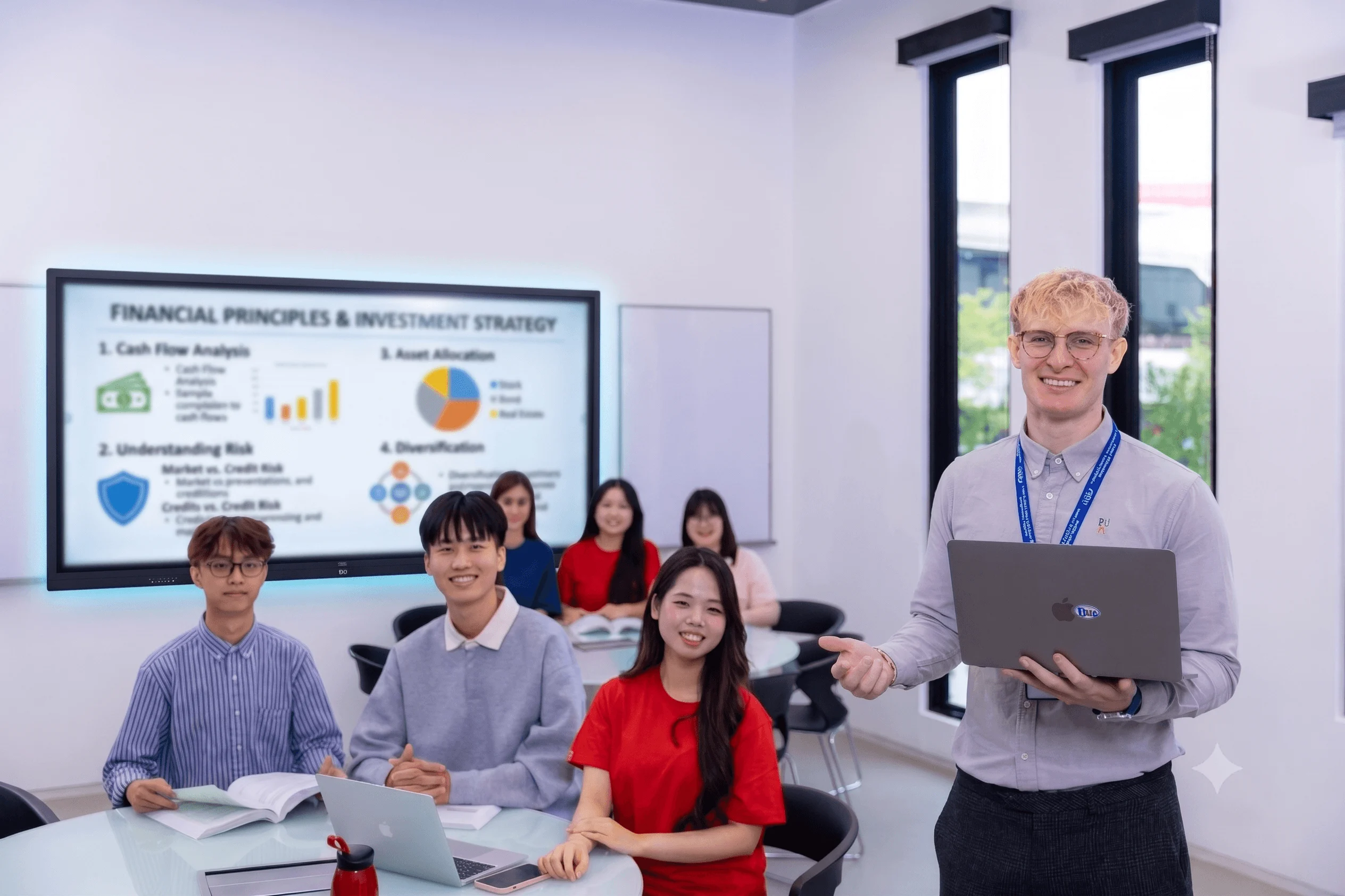 Giảng viên và sinh viên BUV học nguyên lý tài chính và chiến lược đầu tư trong lớp học hiện đại