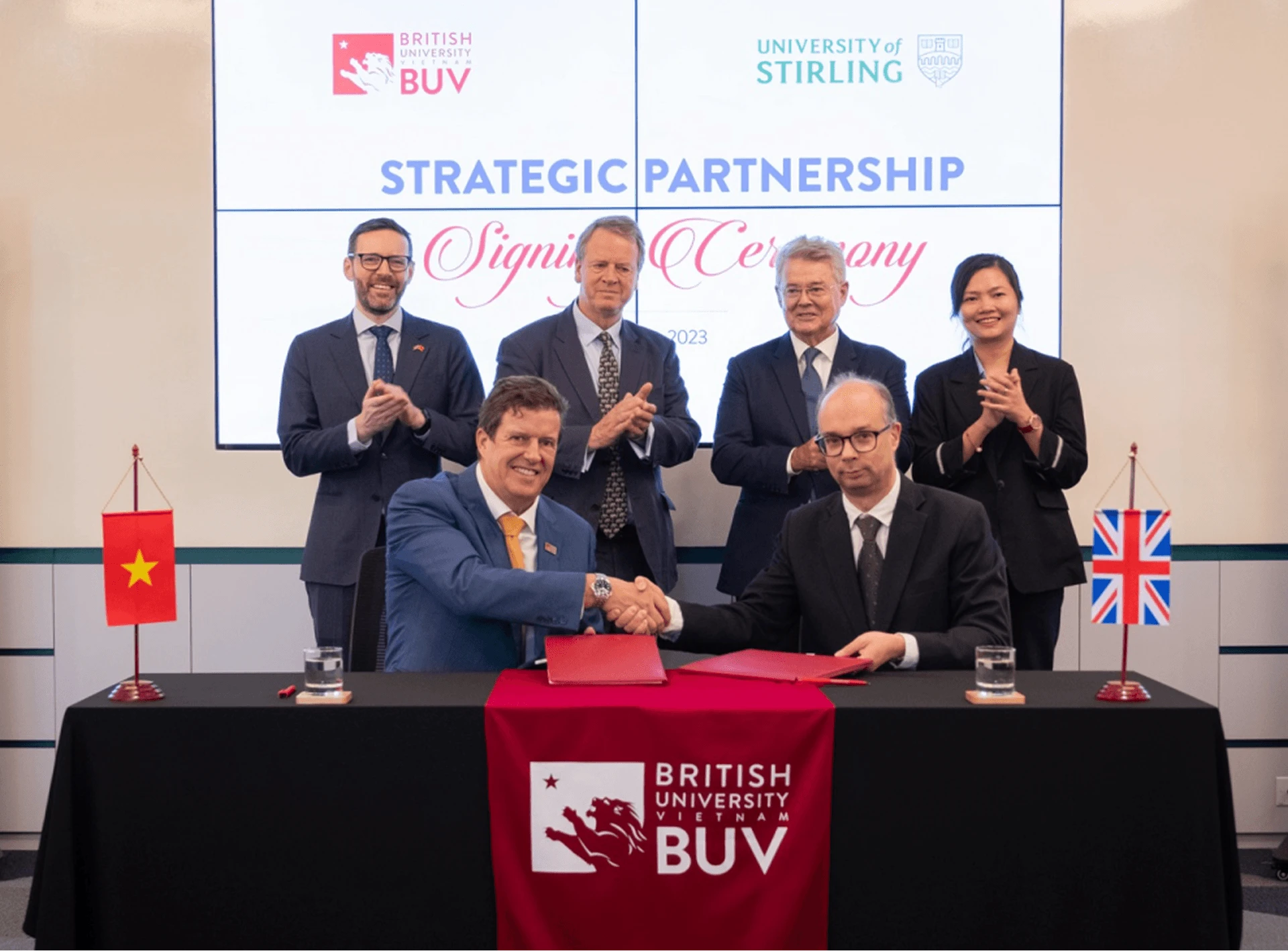 BUV and University of Stirling representatives sign a strategic partnership agreement at a 2023 ceremony.