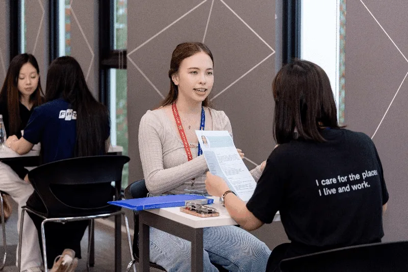 BUV student receives career guidance from an advisor during a one-to-one university support session