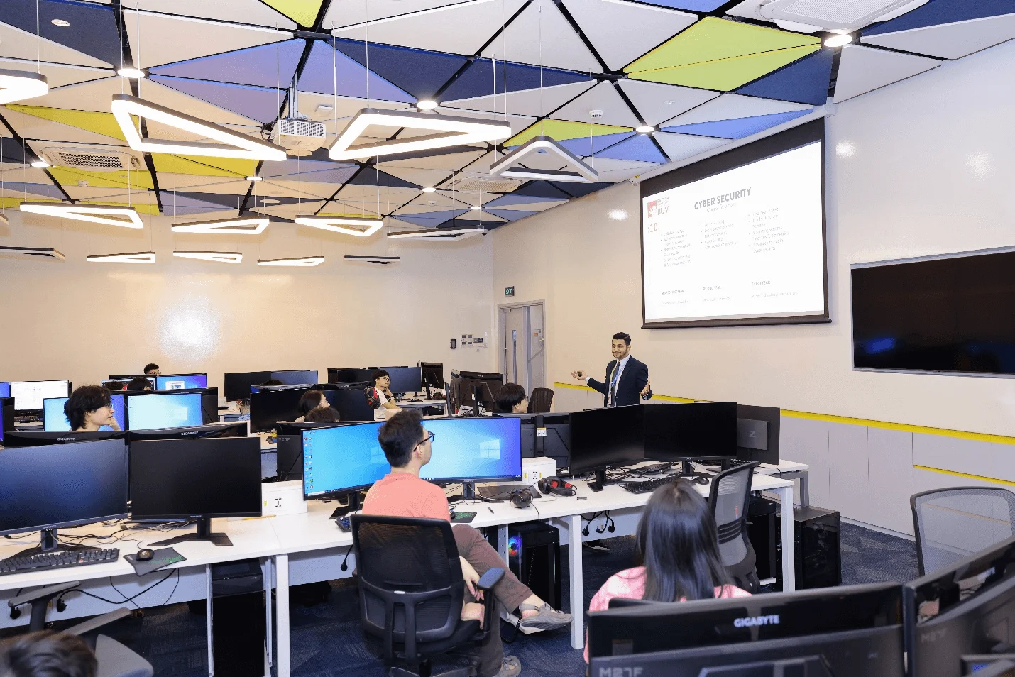 BUV cybersecurity computer lab with students attending a technology lecture in a modern campus facility