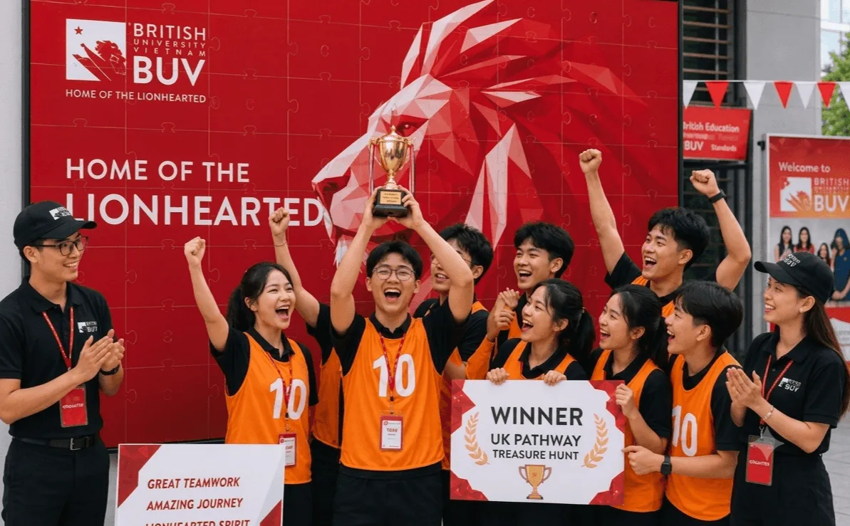 Sinh viên BUV nâng cúp vô địch UK Pathway Treasure Hunt tại British University Vietnam.