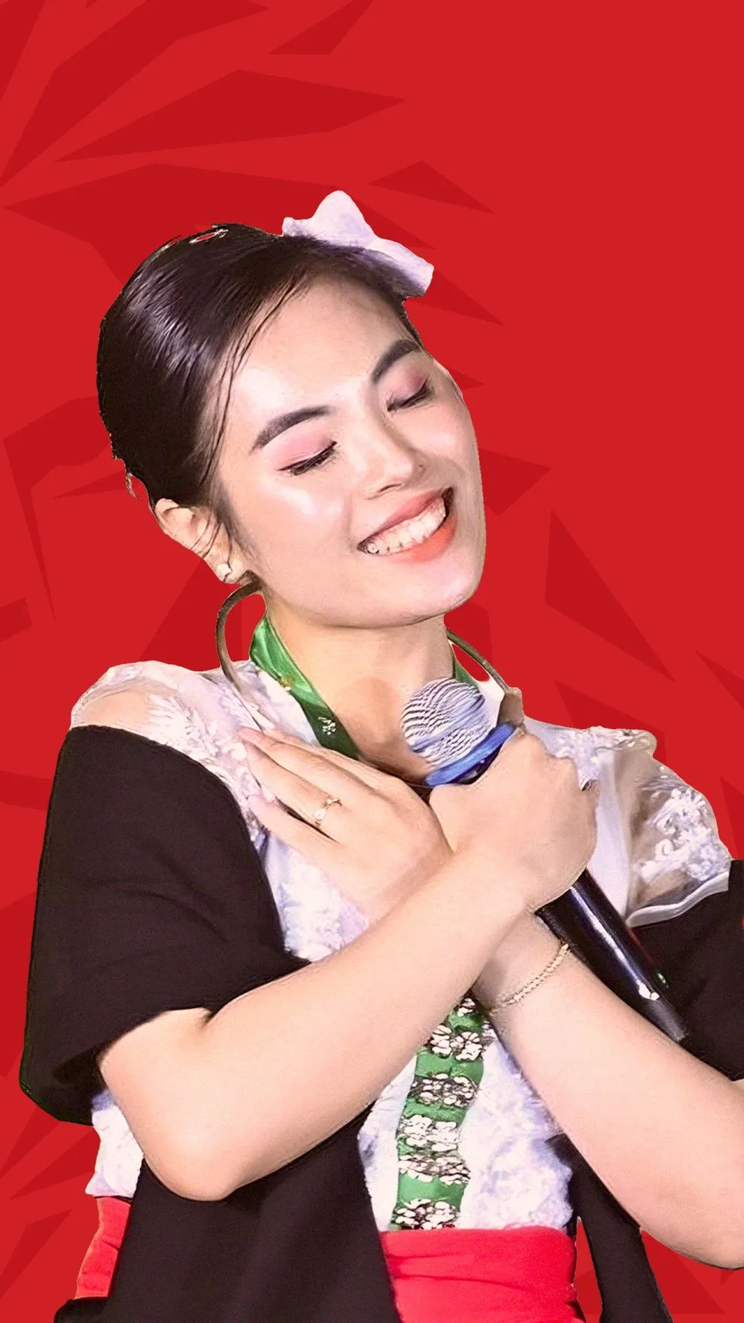 BUV alumna Thanh Phuong smiling with a microphone against a red background.