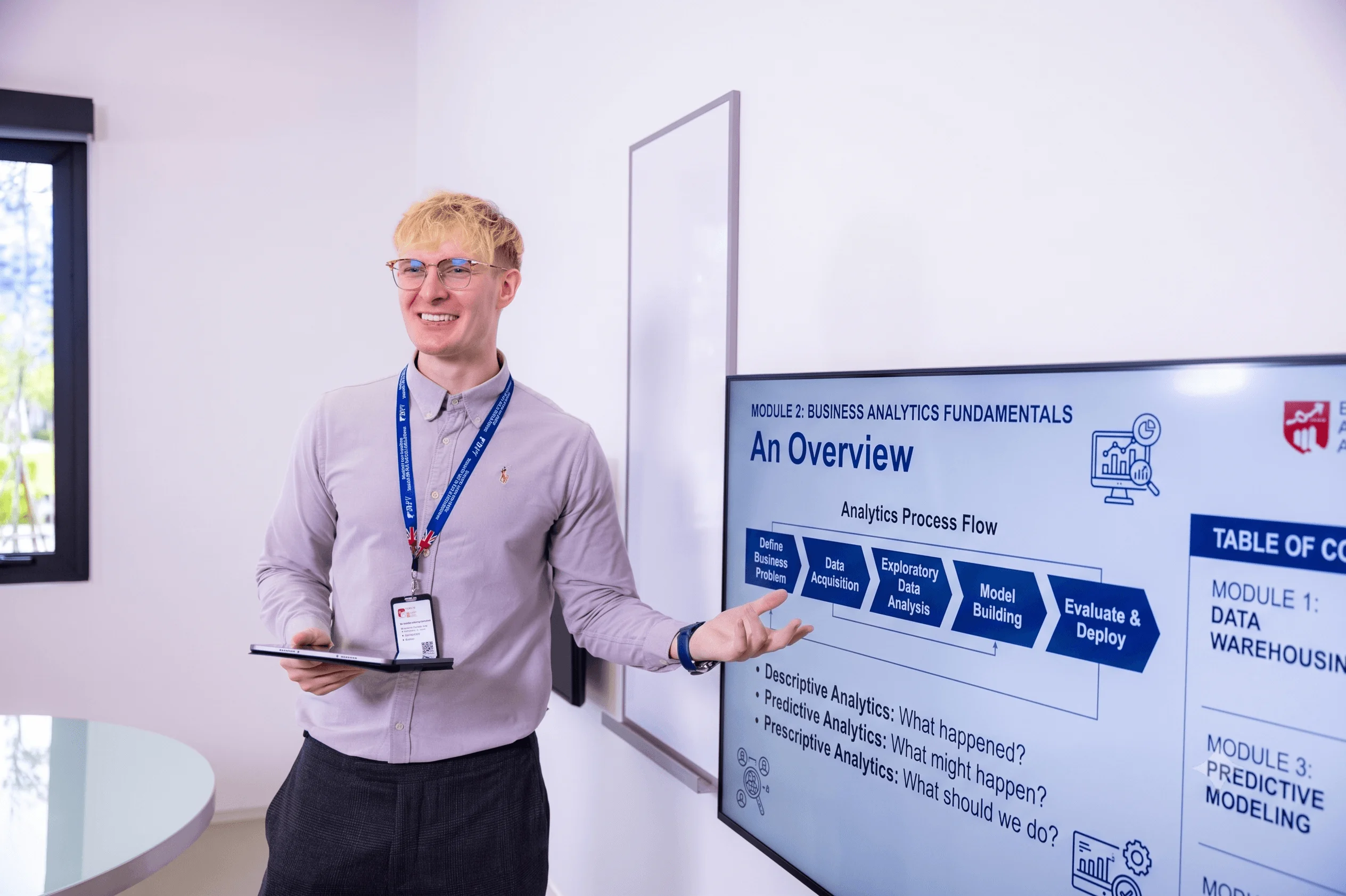 Giảng viên BUV trình bày Business Analytics Fundamentals và quy trình phân tích dữ liệu