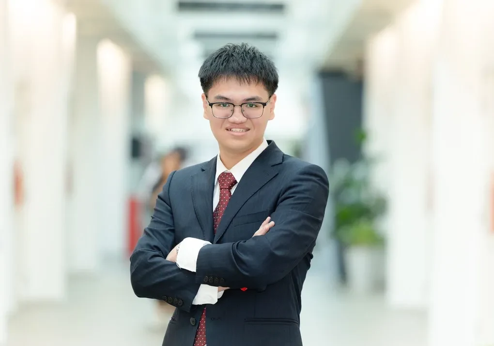 Hoang Hung Anh, BUV student and Discipline Scholarship recipient, wearing a suit on campus