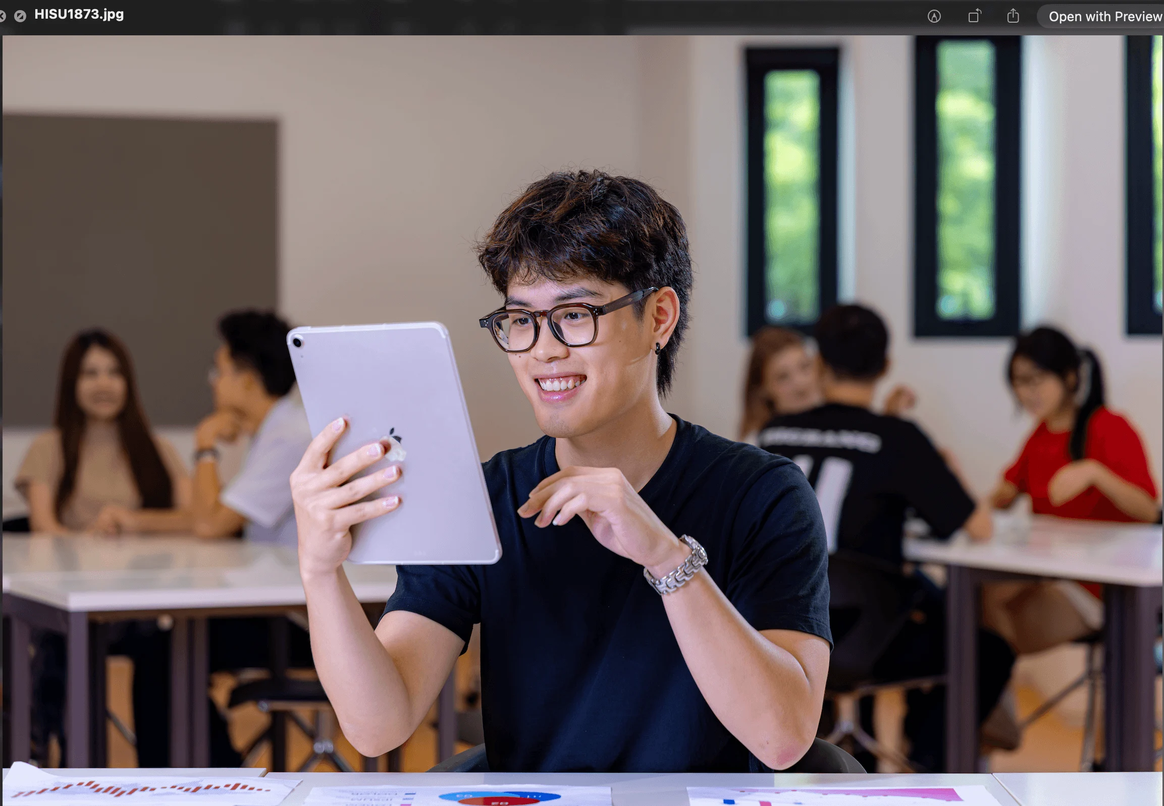BUV student using an iPad for collaborative learning in a modern classroom at British University Vietnam