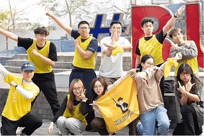 BUV students in yellow jerseys pose together during a university sports activity.