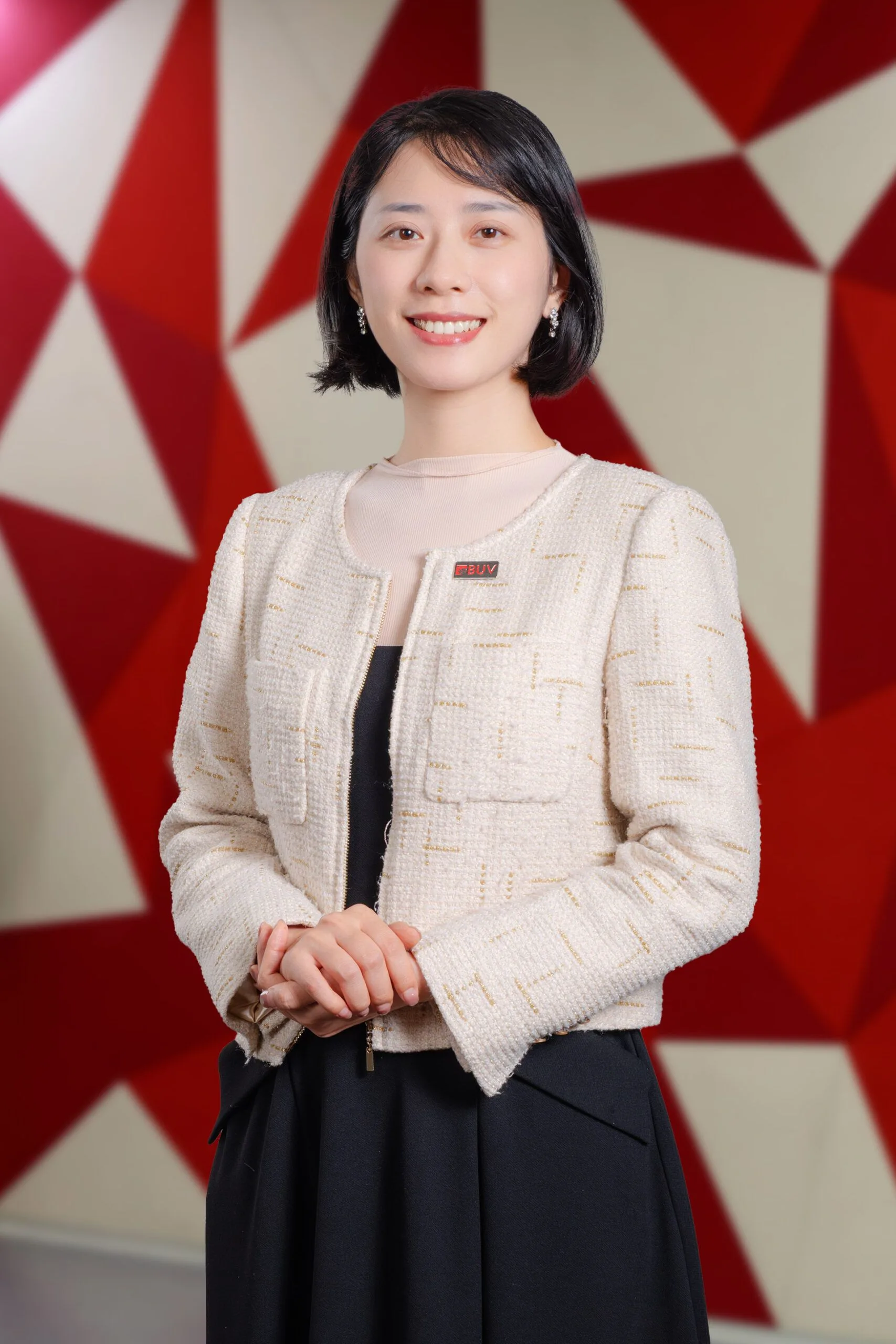 Tiến sĩ Cao Thùy Linh tại Đại học Anh Quốc Việt Nam (BUV) trong trang phục công sở chuyên nghiệp