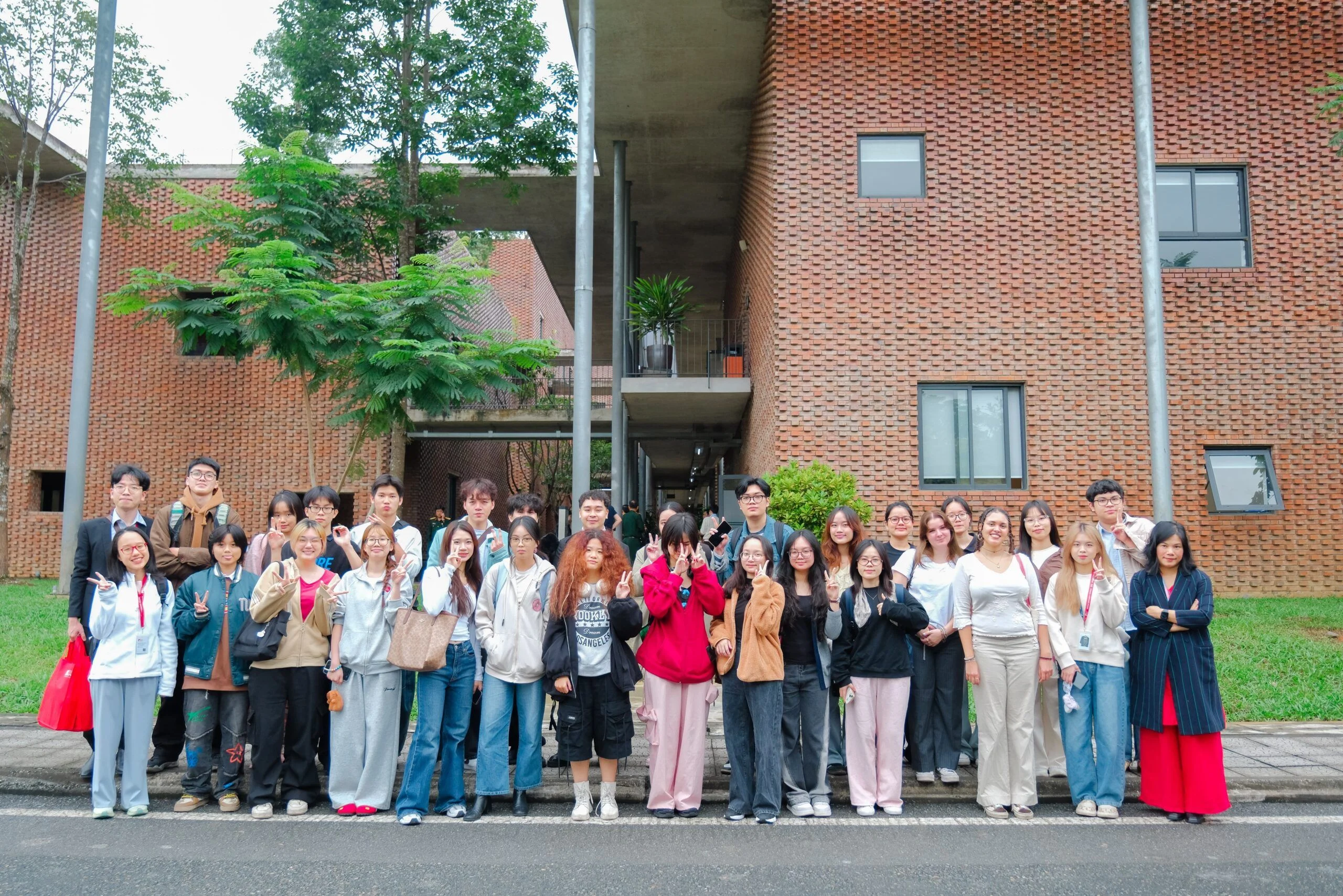 BUV students learn brand strategy from the pioneer of Vietnam’s tech industry Viettel