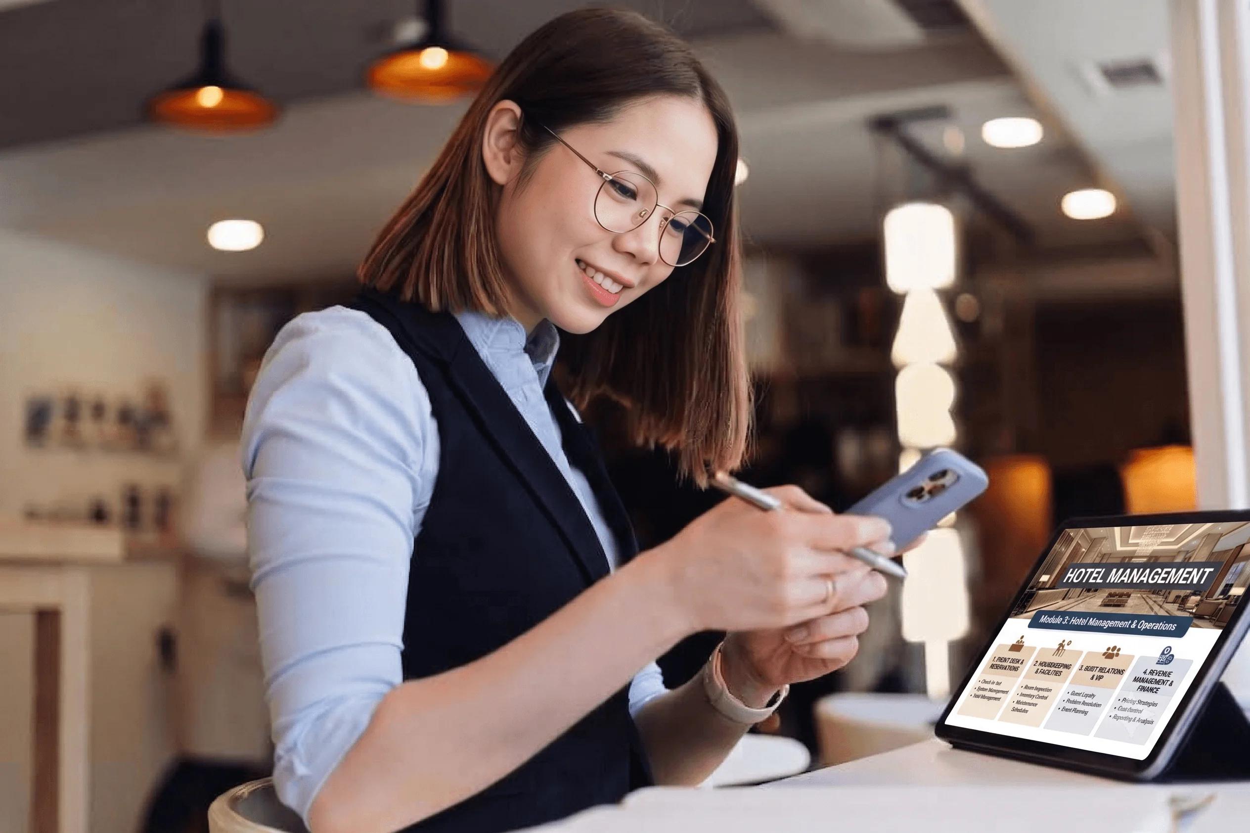 Sinh viên BUV học Quản trị Khách sạn trên máy tính bảng và sử dụng điện thoại.